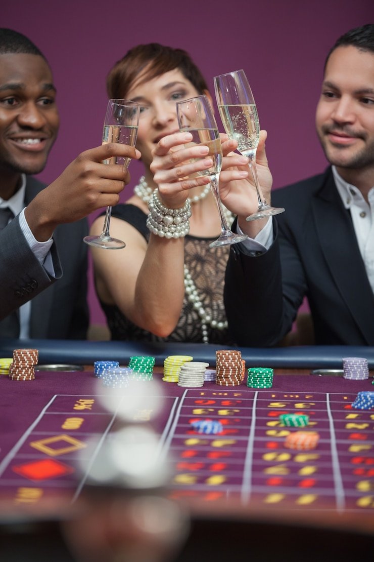 Tampilan dealer langsung Microgaming di layar mobile dengan video HD dan opsi taruhan interaktif